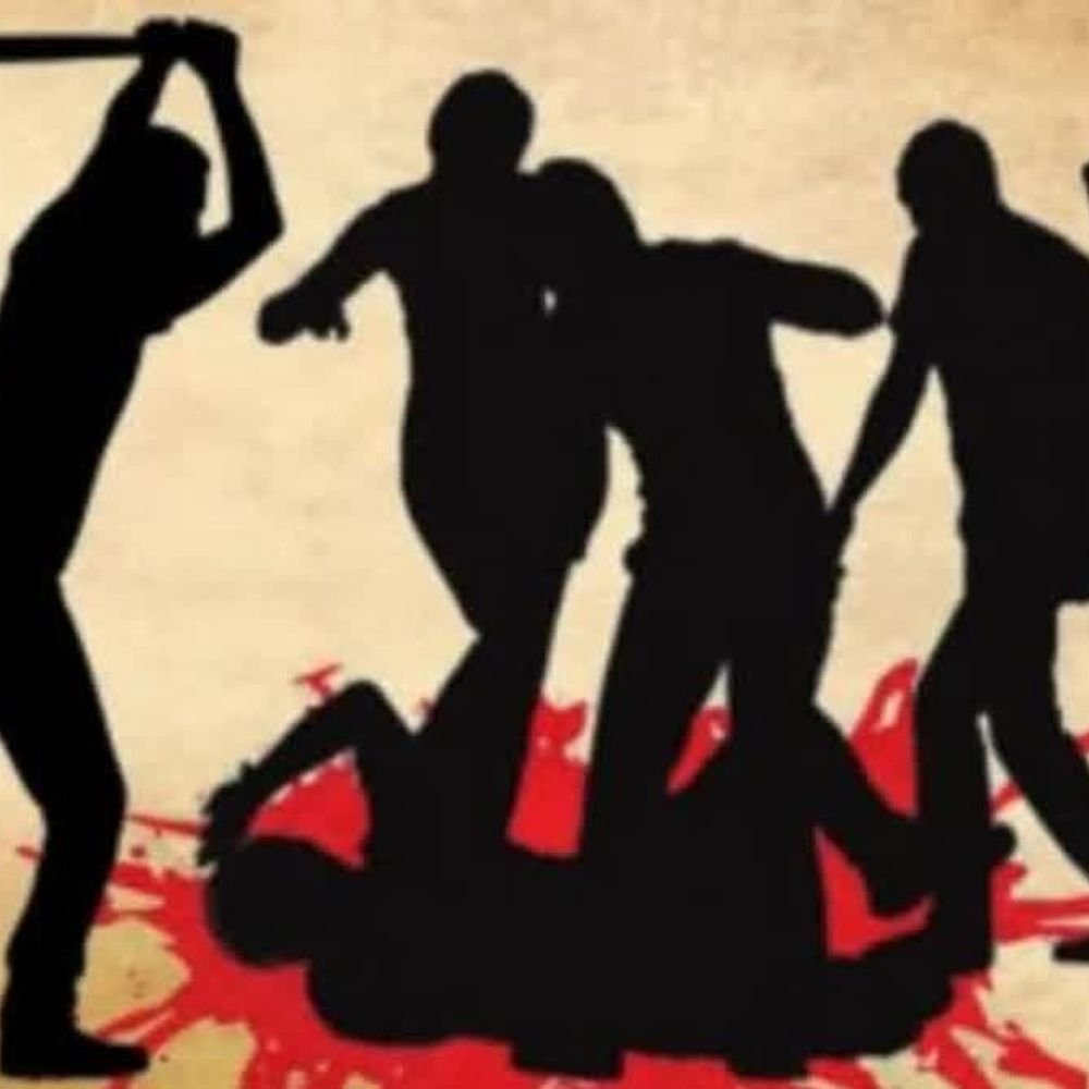 बुलेट टक्कर के बाद 32 लोगों ने युवक-भाई को पीटा:संचेडी में लाठी-डंडों से हमला, बाइक तोड़ी; घर जाकर बहू को दुष्कर्म की धमकी