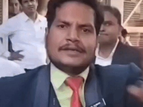 सांपकांड में फांसी की सजा पर वकील ने किया नागिन-डांस:रविता-अमरदीप को मृत्युदंड मिलने पर वकील ने अनोखे अंदाज में जताई खुशी