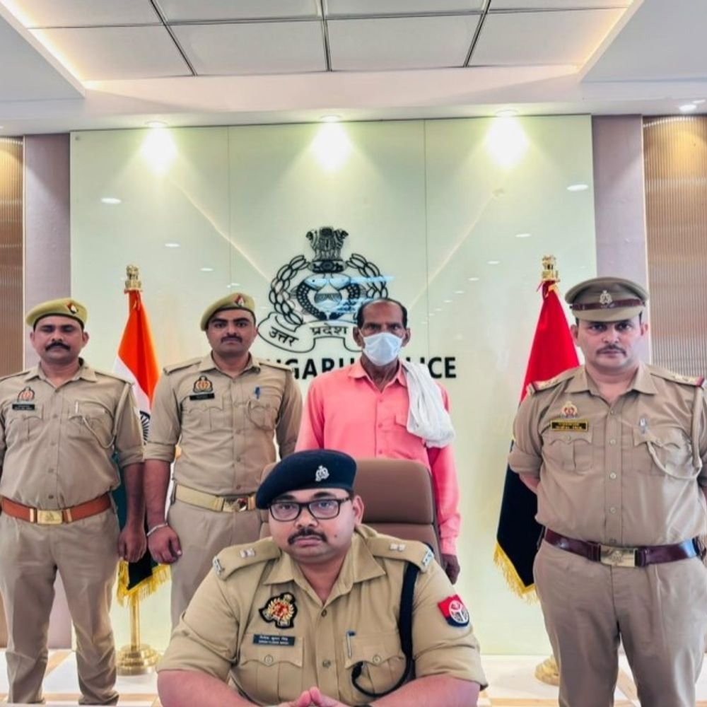 30 साल से फरार लूट का आरोपी गिरफ्तार:1996 में दर्ज हुआ था केस, फर्रुखाबाद पुलिस ने पकड़ा