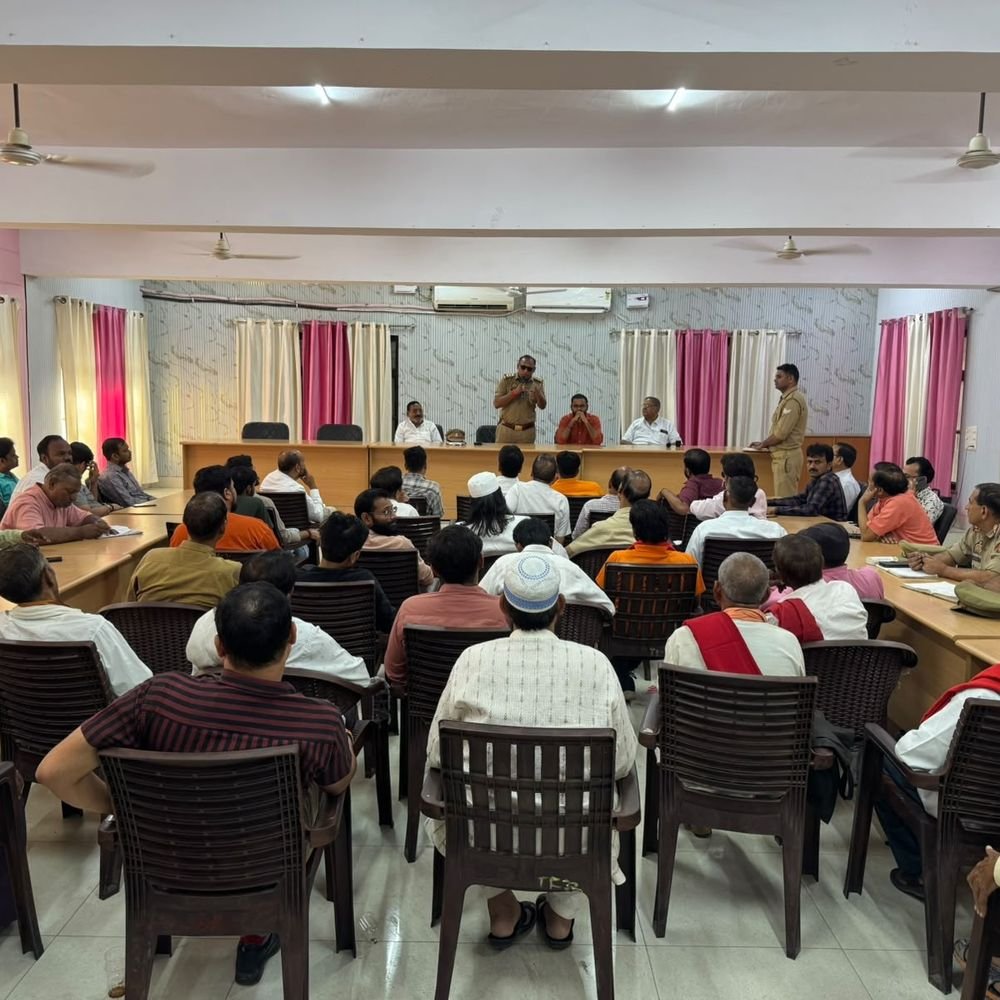 कासगंज में त्योहारों की तैयारियों पर शांति समिति की बैठक:नवरात्रि से दशहरा तक सुरक्षा, यातायात और बिजली पर हुई चर्चा