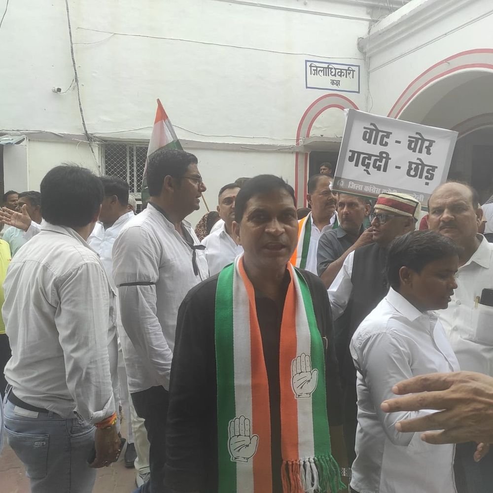 रायबरेली में ज्ञानेश कुमार के इस्तीफे को लेकर कांग्रेस काप्रदर्शन:पार्टी कार्यालय से कलेक्ट्रेट तक मार्च, सरकार पर वोट चोरी का आरोप
