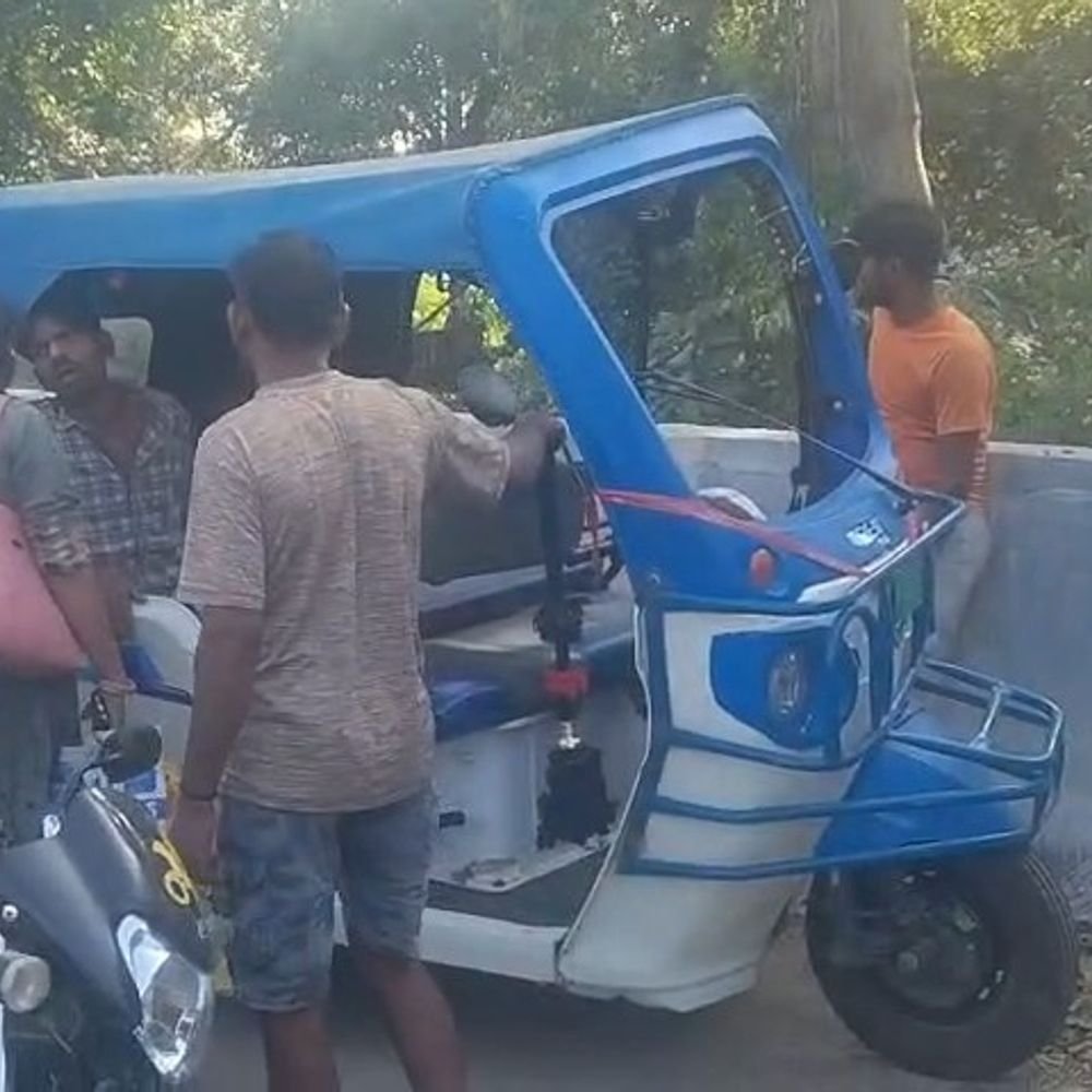 आज अखबार नहीं, सीतापुर की कल की 3 बड़ी खबरें:2 साल पहले मृतक बुजुर्ग का लेखपाल ने बनाया आय प्रमाण पत्र,निलंबित,सड़क हादसे में प्रधान की मौत
