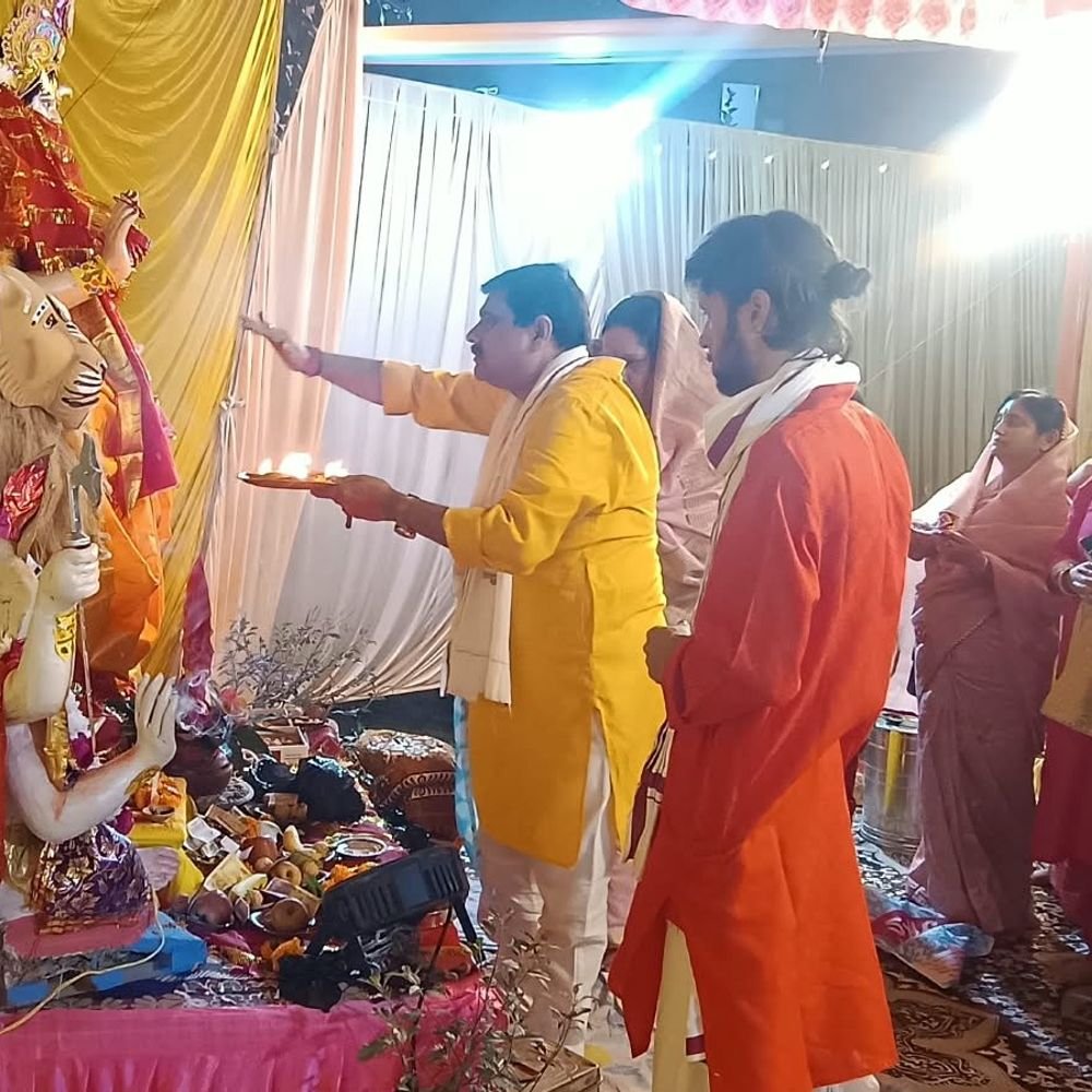 लखनऊ के हनुमंत पार्क में दुर्गा माता की प्रतिमा स्थापित:नेहरू एनक्लेव में 5 दिन से चल रहे धार्मिक कार्यक्रम, कल होगा गरबा-डांडिया नाइट
