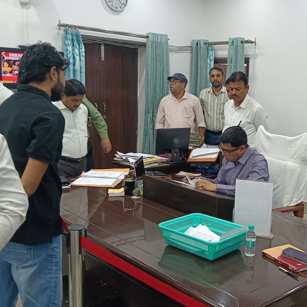 सड़कों पर बेसहारा जानवर मिले तो बीडीओ पर होगी कार्रवाई:उन्नाव डीएम ने निर्देशों का गंभीरता से पालन करने की हिदायत दी