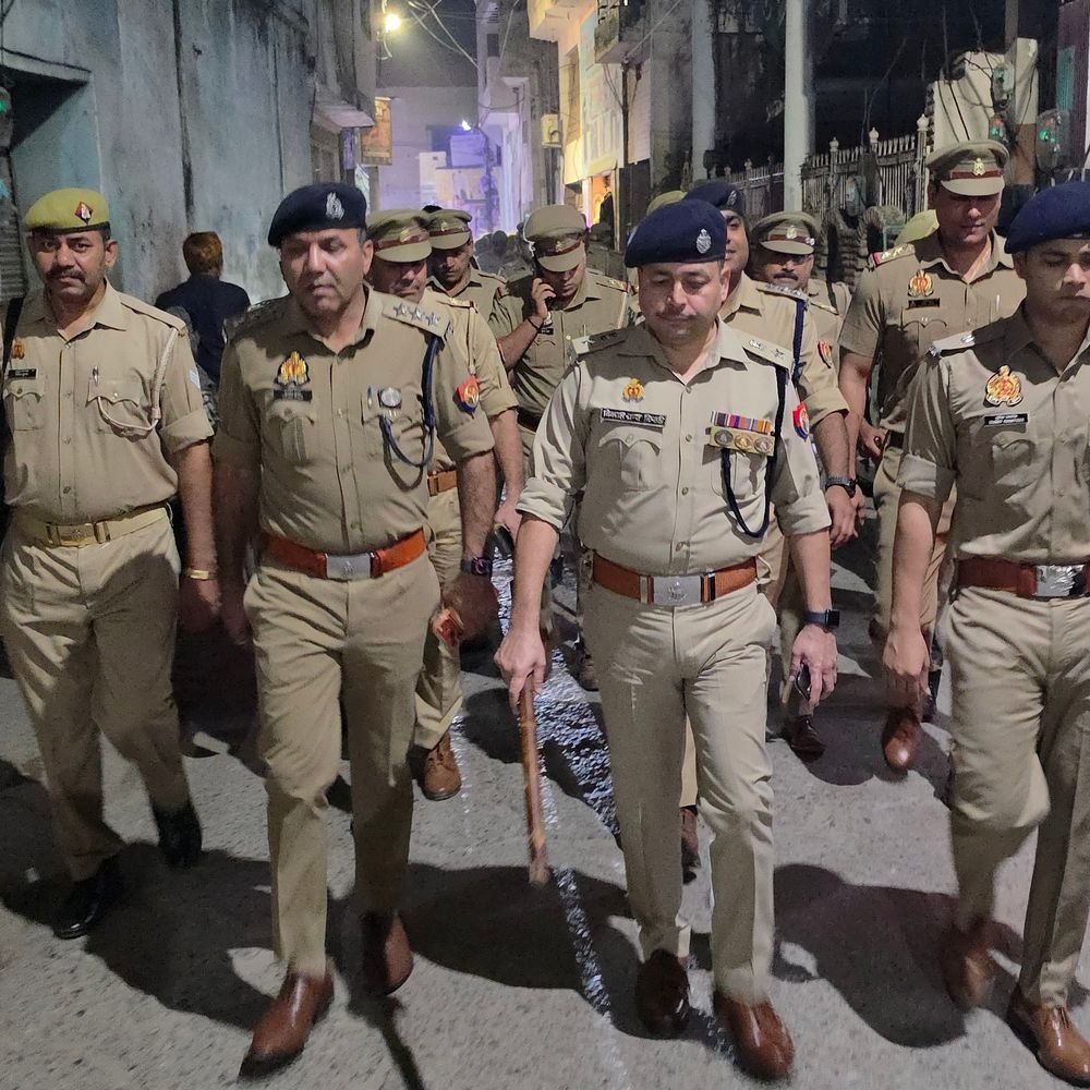 तीन तलाक देने के आरोप में पति समेत 12-पर FIR:विवाहिता ने मांगे ₹5 लाख और बुलेट, बेटे को छीनकर घर से निकालने का आरोप