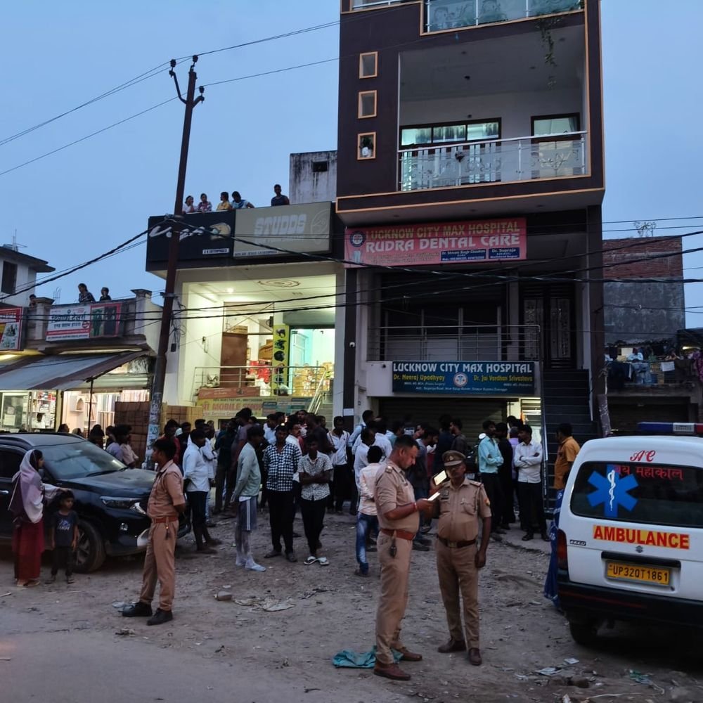 लखनऊ के अस्पताल में हरदोई के युवक की मौत, हंगामा:बुखार था, डॉक्टरों ने आंत फटी बताया; ऑपरेशन के बाद टूट गया दम