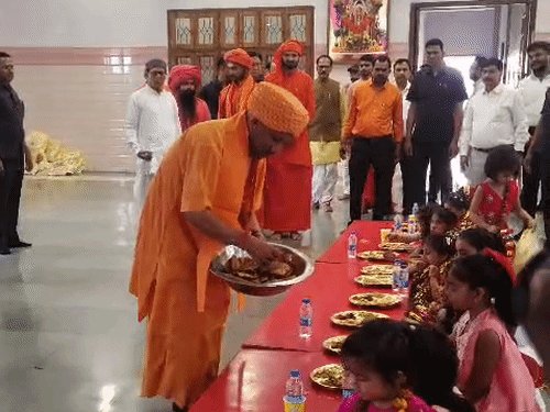 आज पांव पखारकर मातृशक्ति का वंदन करेंगे गोरक्षपीठाधीश्वर:गोरखनाथ मंदिर में नवमी की तिथि पर CM योगी करेंगे कन्या पूजन