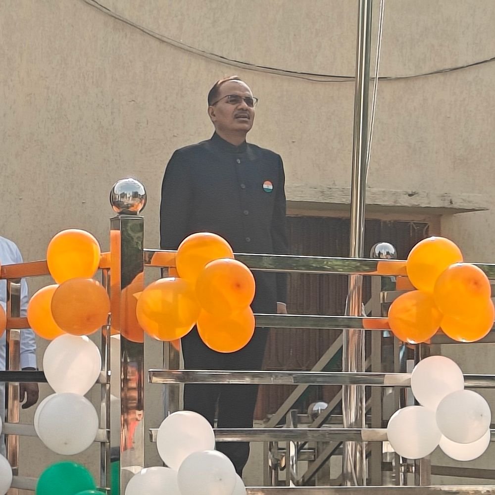 कलेक्ट्रेट में मनाई गई गांधी-शास्त्री जयंती, डीएम ने दिलाई शपथ:विचार गोष्ठी में सत्य, अहिंसा और सादगी का संदेश दिया