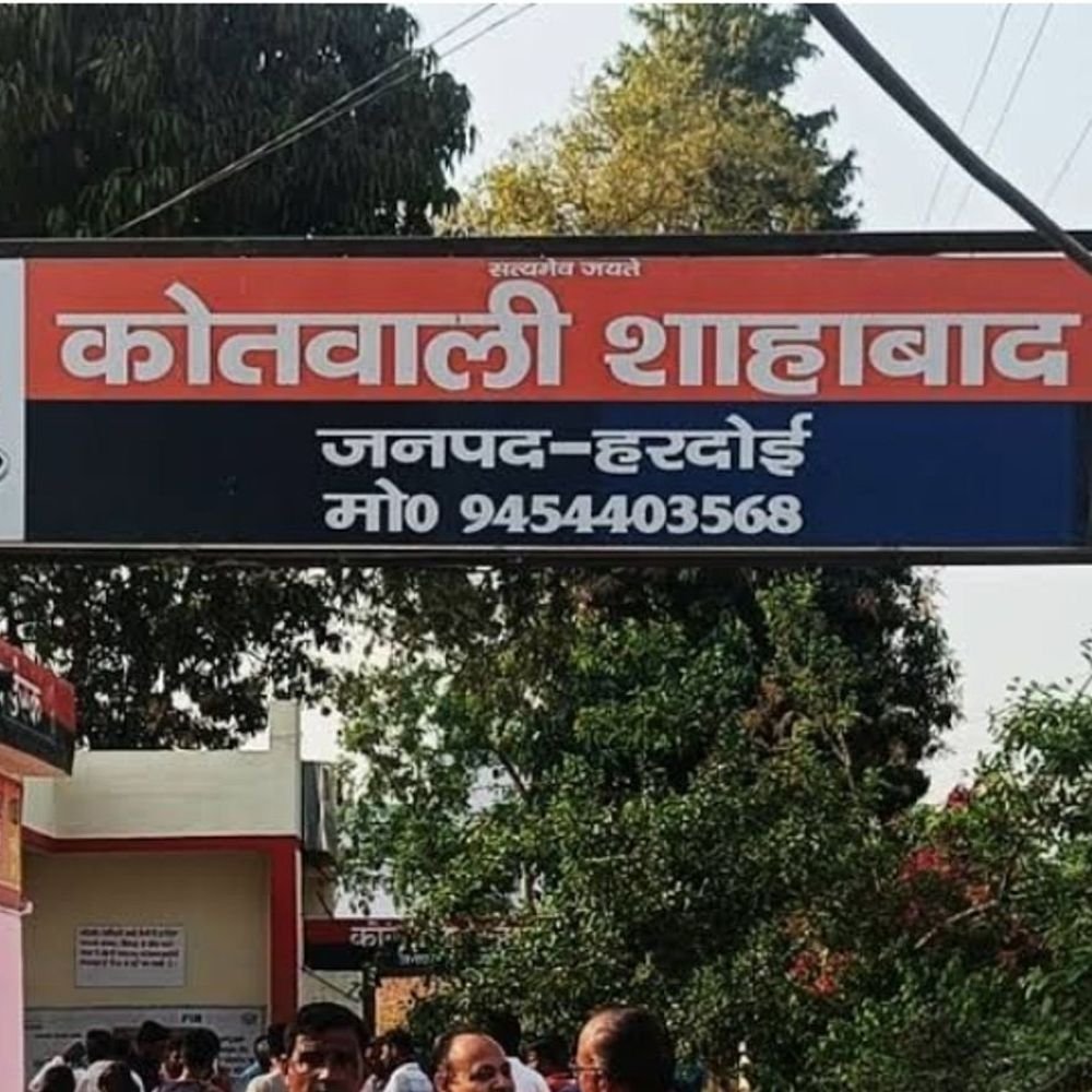 4 दिन से नेटवर्क ठप कर रहे थे चोर:हरदोई में केबल चोरी करने वाले को लोगों ने पकड़ा, खुद कोतवाली ले गए