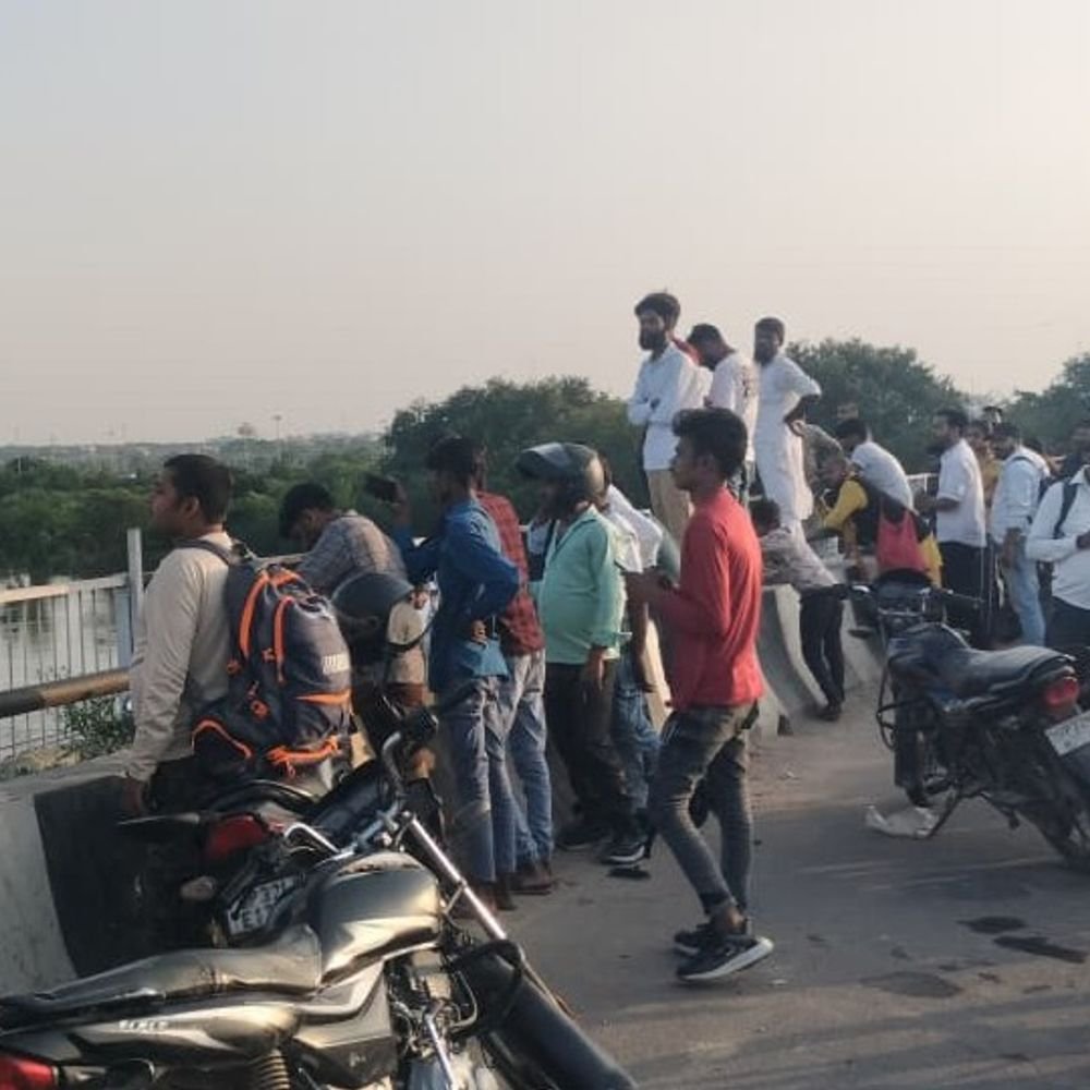 लखनऊ में जीजा-साली ने गोमती नदी में लगाई छलांग:24 घंटे से तलाश जारी, पुल पर मिले जूते-चप्पल