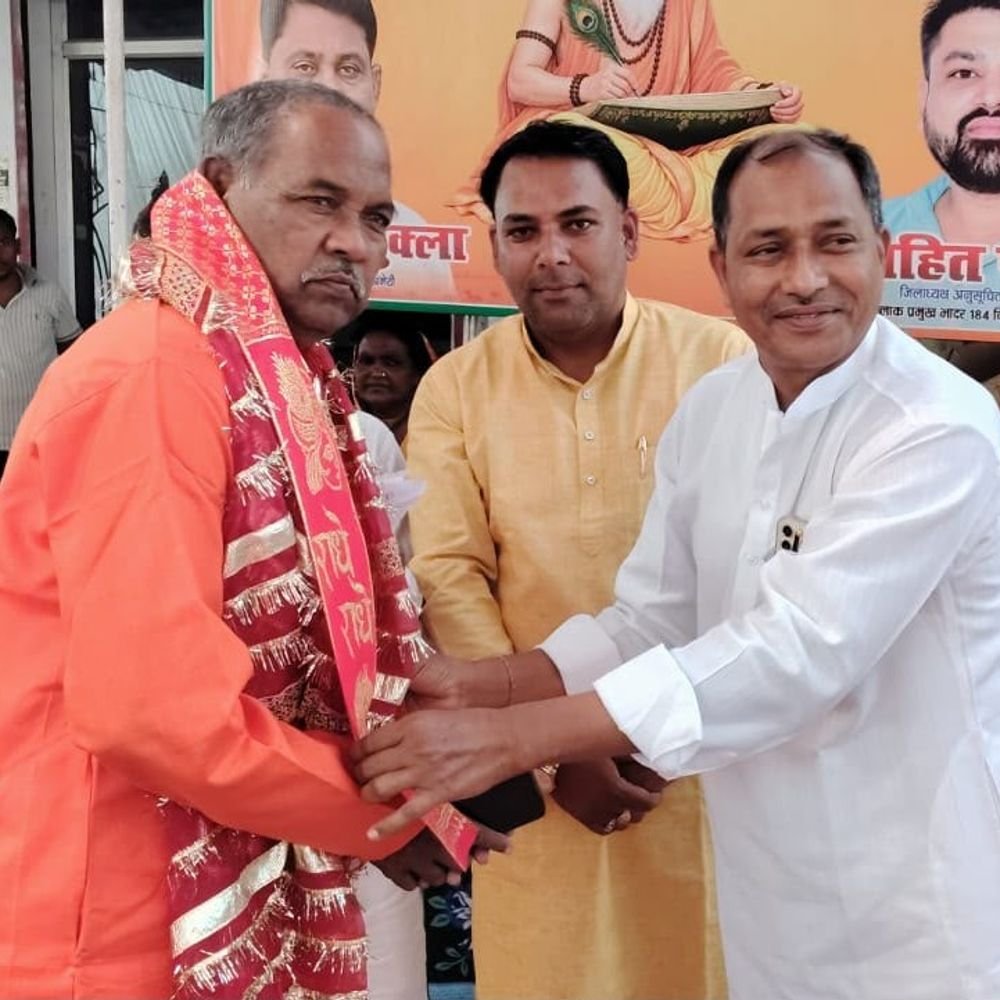 अमेठी में भाजपा ने वाल्मीकि जयंती पर प्रबुद्धजनों को सम्मानित:कार्यक्रम में सामाजिक समरसता और समानता का संदेश दिया गया