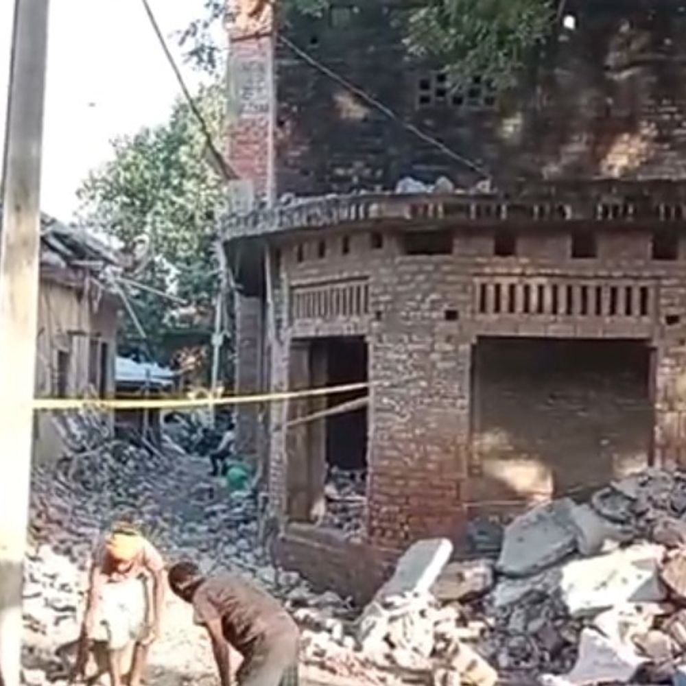 फतेहपुर धमाका- छठवें दिन भी मलबा हटाने का काम जारी:पुलिस ने कार्बाइड से विस्फोट की पुष्टि की, 28 सितंबर को धमाके में हुई थी पांच की मौत