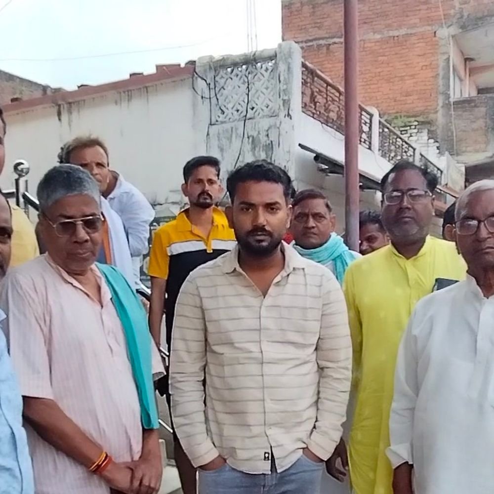 सैकड़ों साल पुराने कुएं पर कब्जा:बलिया में लोगों ने कब्जामुक्त कराने की मांग की, व्यापार मंडल अध्यक्ष ने लिखा पत्र