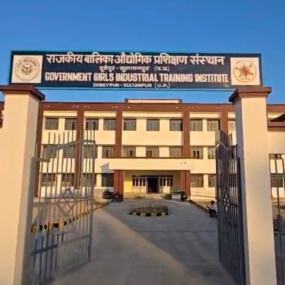 8 महीने से हैंडओवर का इंतजार कर रहा आईटीआई भवन:अल्पसंख्यक अधिकारी बोले- टेक्निकल प्रक्रिया पूरी, छात्राओं को नहीं मिल रहा आधुनिक सुविधाओं का लाभ