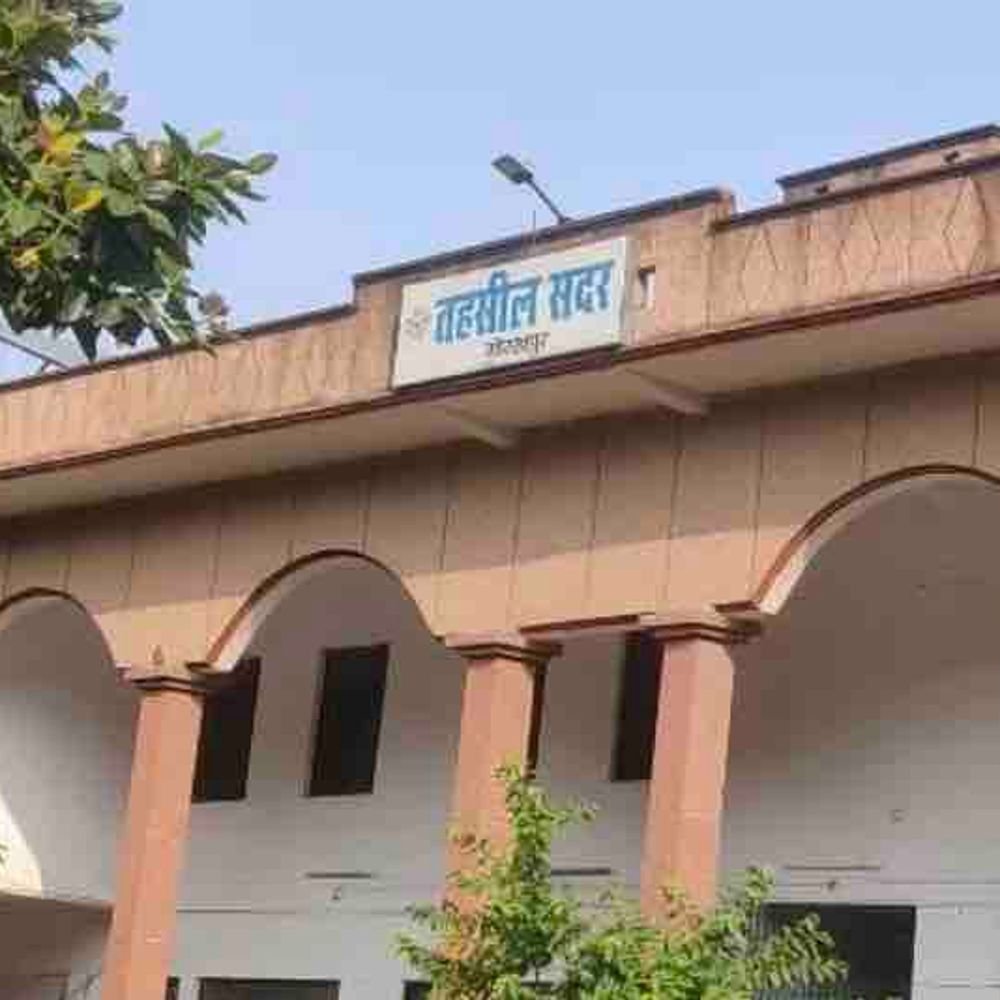 गोरखपुर में लेखपालों ने कार्य बहिष्कार किया:16 अक्टूबर तक सभी ऑनलाइन काम रहेंगे ठप, बोले- मांगें पूरी होने तक संघर्ष जारी रहेगा