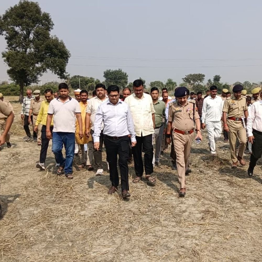 डीएम ने शिव पुराण कथा स्थल का जायजा लिया:बोले- सुरक्षा से समझौता नहीं, पार्किंग, हेलीपैड, मेडिकल शिविर और भीड़ प्रबंधन के दिए निर्देश