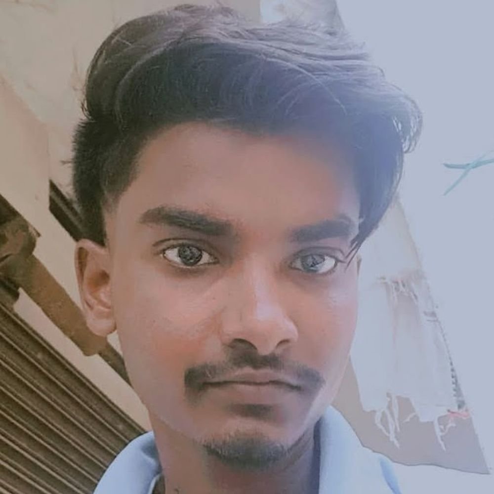 देवरिया में अनियंत्रित बाइक पलटी, एक युवक की मौत:टैंपो और पैदल जा रहे व्यक्ति को टक्कर मारी, दो घायल गोरखपुर रेफर