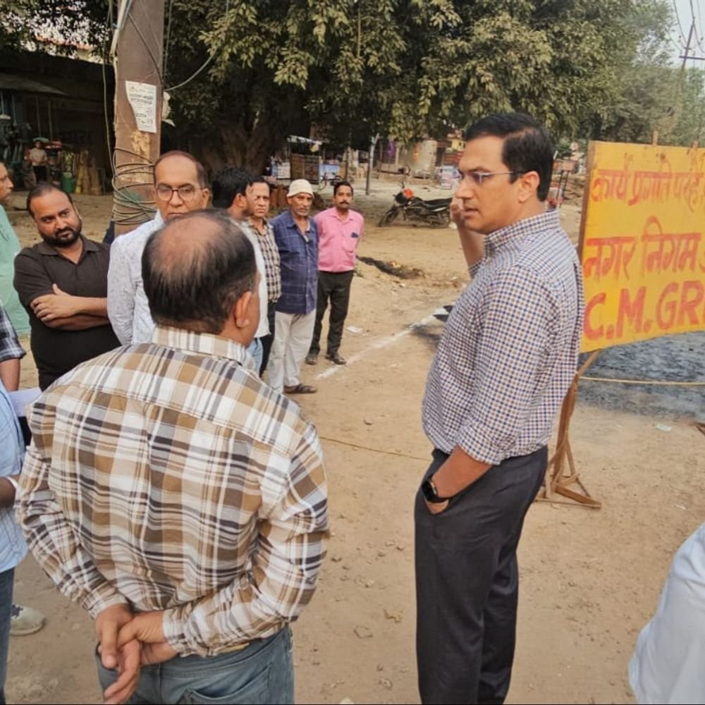 नगर आयुक्त का एक्शन, इको ग्रीन पर 20 लाख जुर्माना:अलीगढ़ में धीमी रफ्तार पर नाराजागी, बोनेर कट से एटा चुंगी तक नवंबर अंत तक सड़क बनाने का लक्ष्य