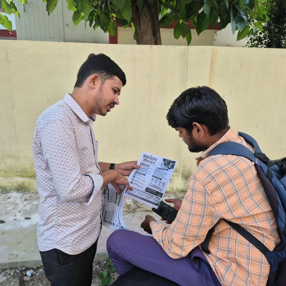 गोरखपुर में जागरूकता अभियान:गोलघर क्षेत्र में बाटें पर्चे, कहा- जरूरतमंदो के लिए रक्तदान जरूर करें