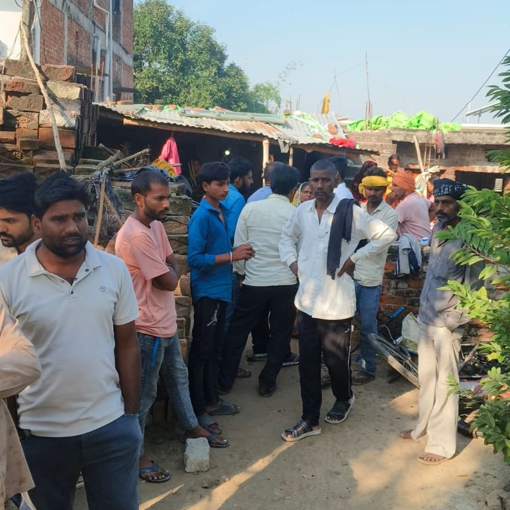 वाहन की टक्कर से घायल मजदूर की मौत:बस्ती में इलाज के बाद घर लौटे युवक की सांसे थमी