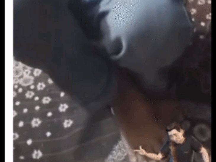 बच्चे का पैर ताला और जंजीर से बांधा, VIDEO:मेरठ में 13 सेकेंड का वीडियो वायरल, बेड पर छटपटाता रहा मासूम
