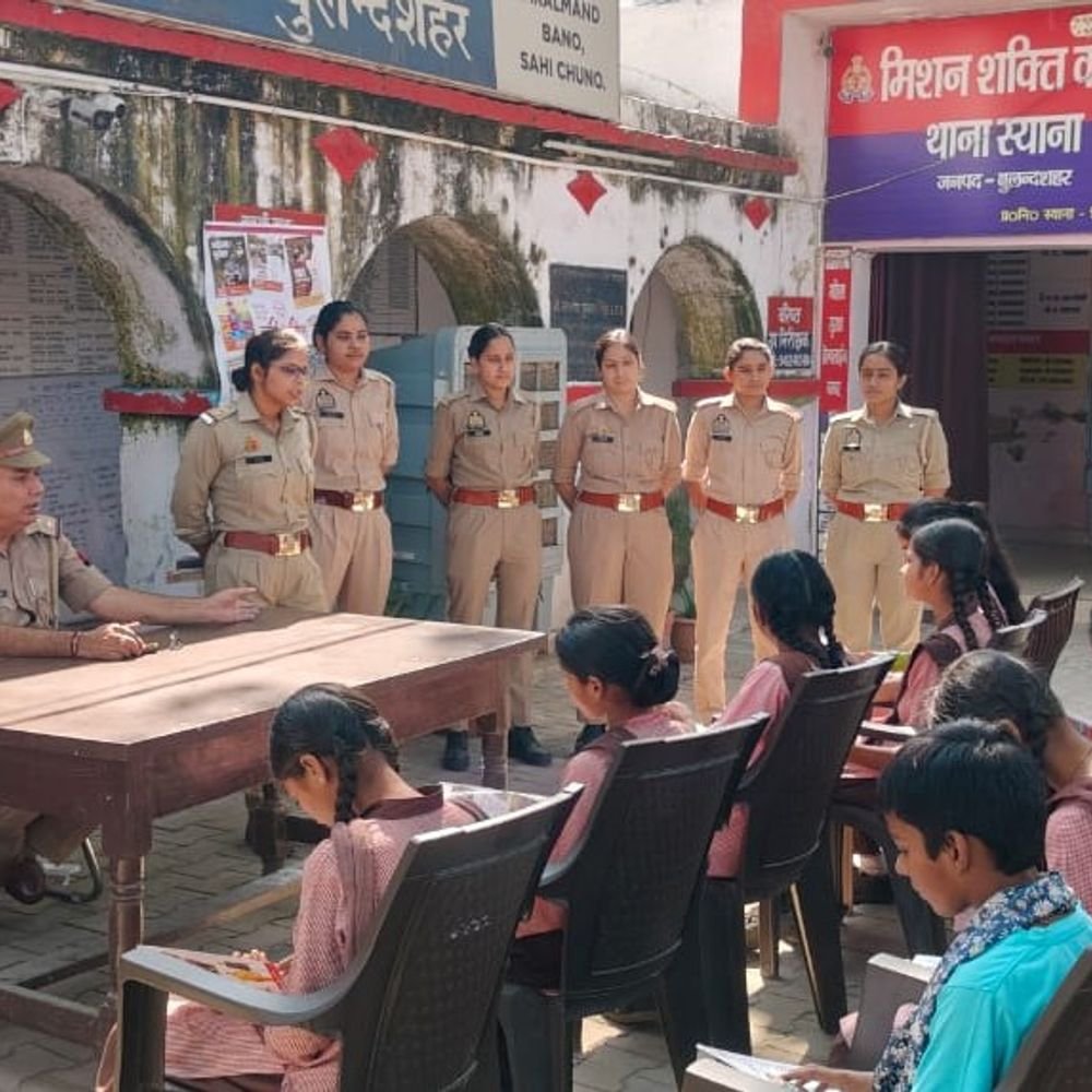 बुलंदशहर में महिला सुरक्षा पर जागरूकता कार्यक्रम:छात्राओं को नारी सशक्तीकरण, सुरक्षा और अधिकारों के प्रति जागरूक किया
