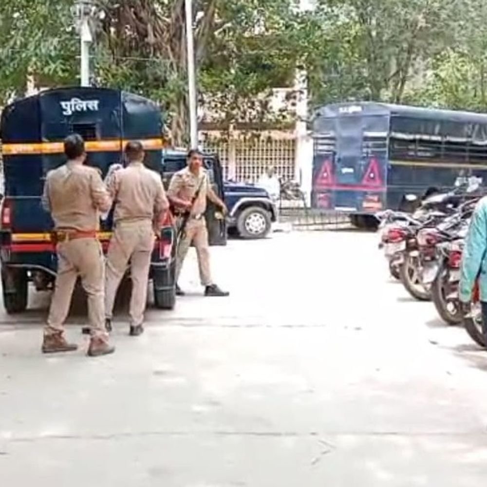 फतेहपुर में पत्नी की हत्या में पति को उम्रकैद:पत्नी की चाकू से गोदकर की थी हत्या, कोर्ट ने सुनाई 25 हजार रुपए जुर्माने की सजा