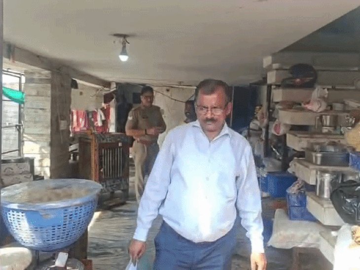 बृजभोग मिष्ठान्न भंडार की 4 करोड़ की कर चोरी पकड़ी:SIB की 14 घंटे जांच चली, 50 लाख के कच्चे पर्चे बरामद