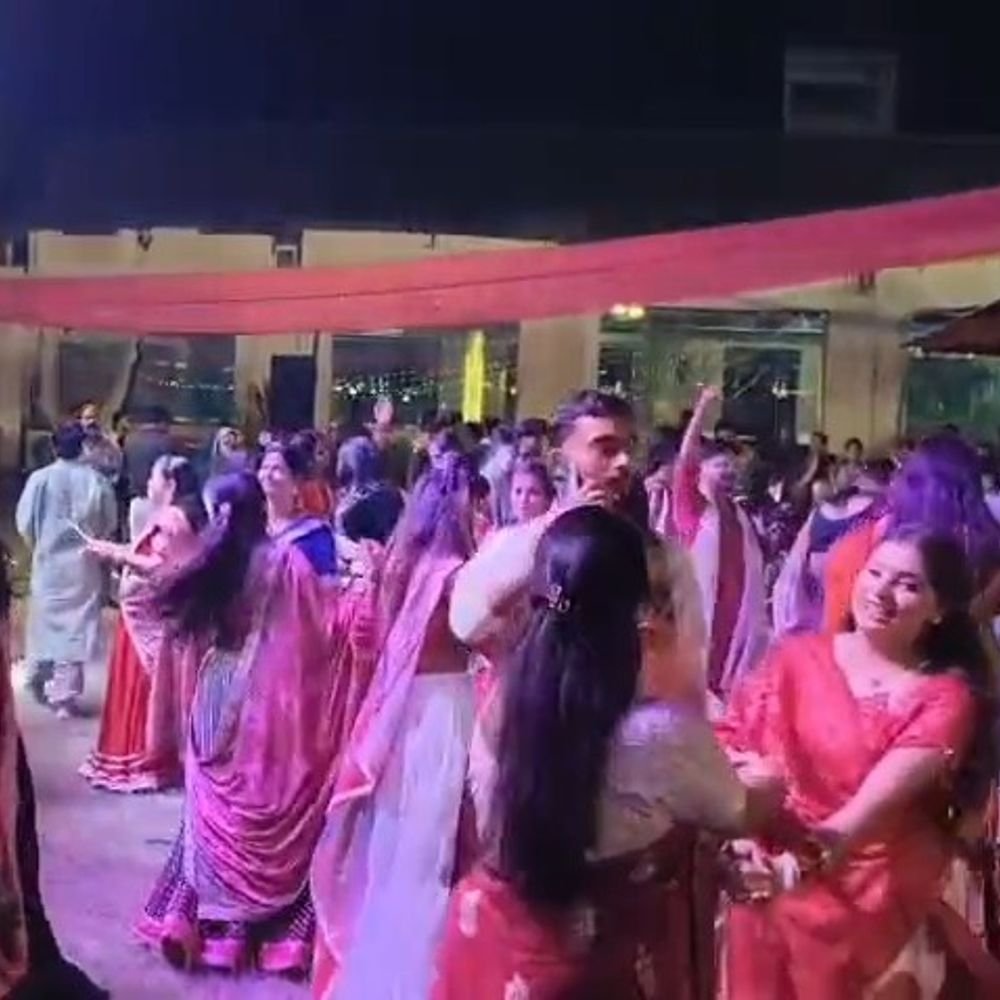 गोपाल वाटिका में भव्य डांडिया कार्यक्रम:विधायक ने भी खेला डांडिया, कार्यक्रम में दिखा उत्साह