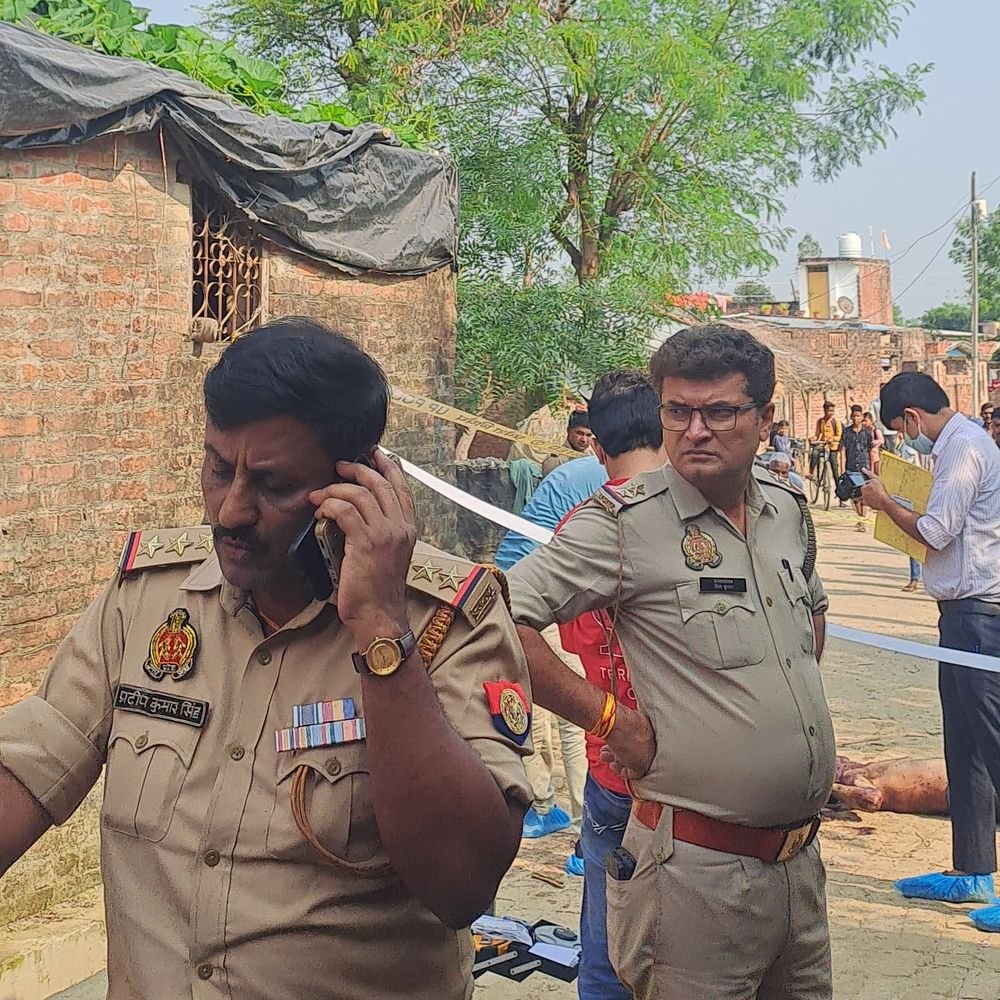 मकान के बंटवारे में भाई की पीटकर हत्या:सीतापुर में सड़क पर पड़ा मिला खून से लथपथ शव, आरोपी भैया फरार