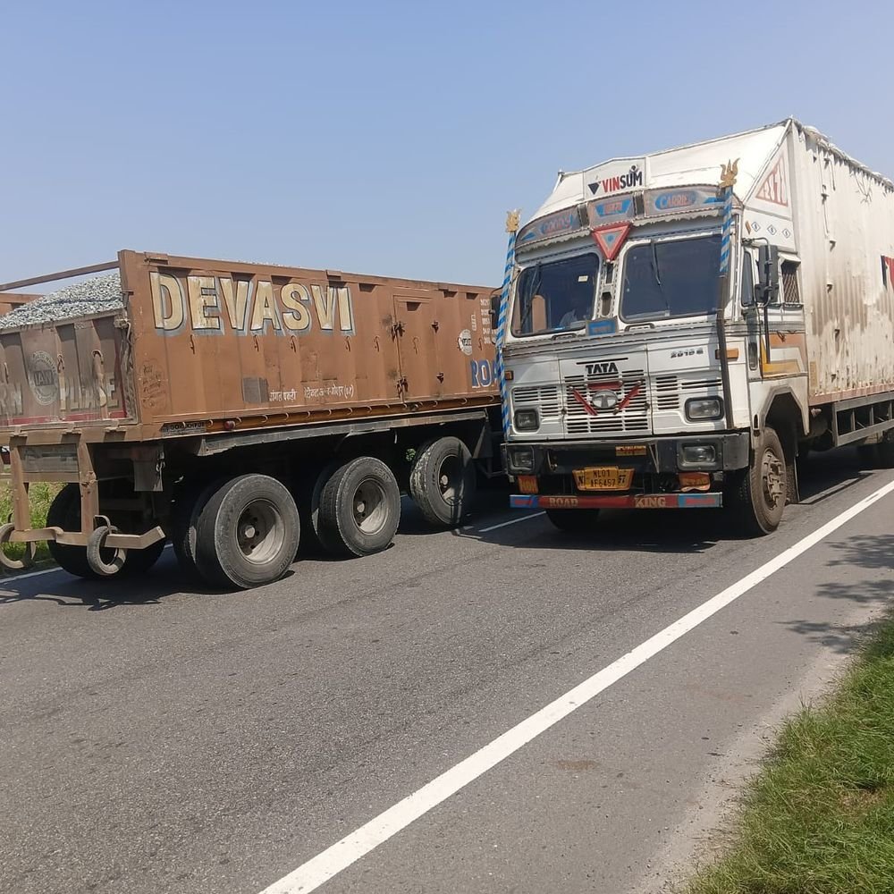 जालौन में अज्ञात वाहन की टक्कर से युवक की मौत:डेढ़ किलोमीटर लगे लंबे जाम को पुलिस ने हटवाया, चालक फरार