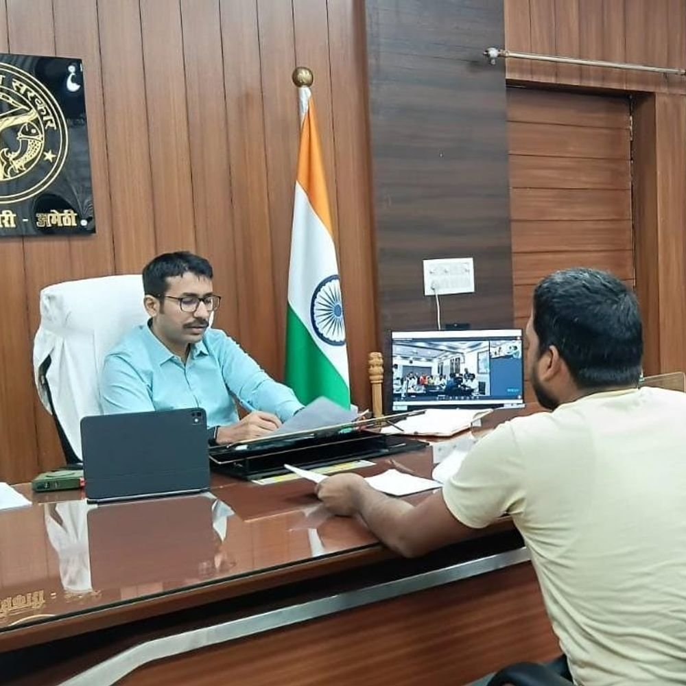 संपूर्ण समाधान अभियान से 5 शिकायतों का मौके पर निस्तारण:अमेठी डीएम की पहल पर सार्वजनिक रास्ते से हटाया कब्जा