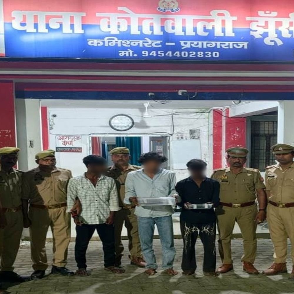 प्रयागराज के झूंसी में हत्या के 3 आरोपी गिरफ्तार:15 हजार के लिए दोस्त ने की थी वारदात, शराब पिलाने के बाद ताबड़तोड़ चापड़ मारे थे