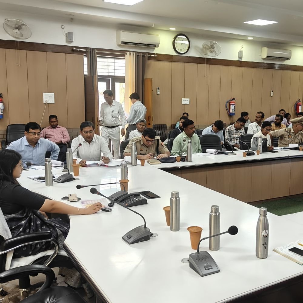 ब्लैक स्पॉट पर लगेंगे स्पीड ब्रेकर और रिफ्लेक्टर:हापुड़ में ओवरलोडिंग और शराब पीकर ड्राइविंग पर होगी सख्ती
