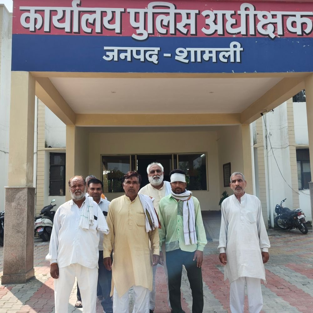 गाली देने से रोका तो युवक को लाठी-डंडों से पीटा:गांव वालों के आने पर धमकी देकर भागे, जिला अस्पताल रेफर