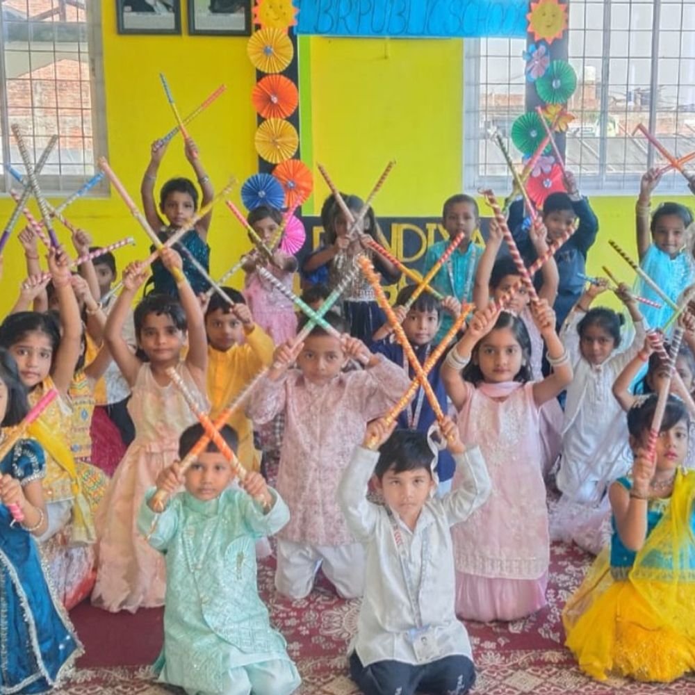 डांडिया उत्सव में बच्चों ने दिखाया प्रतिभा:एलबीआर पब्लिक स्कूल में बच्चों ने दी मनमोहक प्रस्तुतियां
