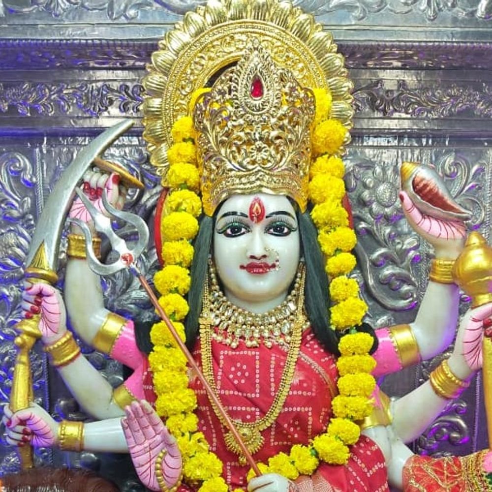 उन्नाव में नवमी पर मंदिरों में उमड़ी भक्तों की भीड़:मां सिद्धिदात्री के दर्शन को पहुंचे श्रद्धालु, घरों में भी हुआ कन्या पूजन