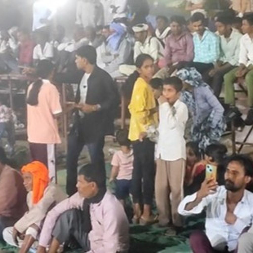 अकबरपुर दशहरा मेले में उमड़ी भीड़:सांस्कृतिक कार्यक्रमों का हो रहा मंचन, कलाकारों की प्रस्तुतियों ने बांधा समां