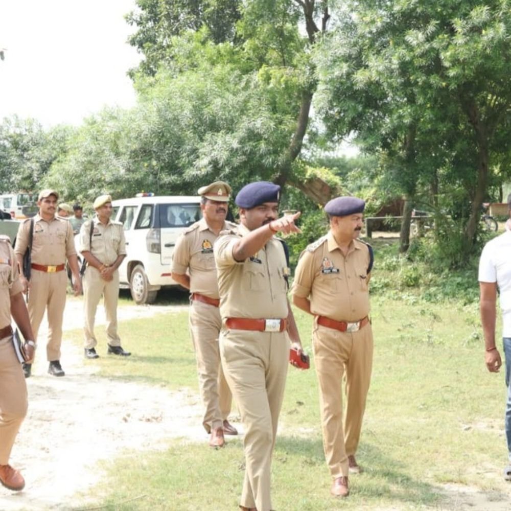 अमेठी में दुर्गा पूजा विसर्जन को लेकर पुलिस अलर्ट:एसपी ने आम घाट का निरीक्षण कर सुरक्षा के निर्देश दिए