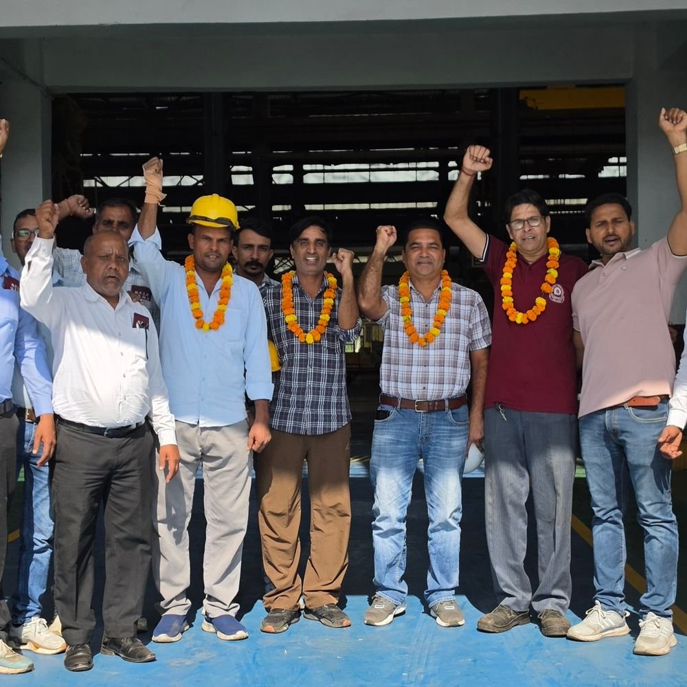सहारनपुर में रेलवे कर्मचारियों ने खोला मोर्चा:खानआलमपुरा यार्ड में गेट मीटिंग, पेंशन योजनाओं के विरोध में प्रदर्शन