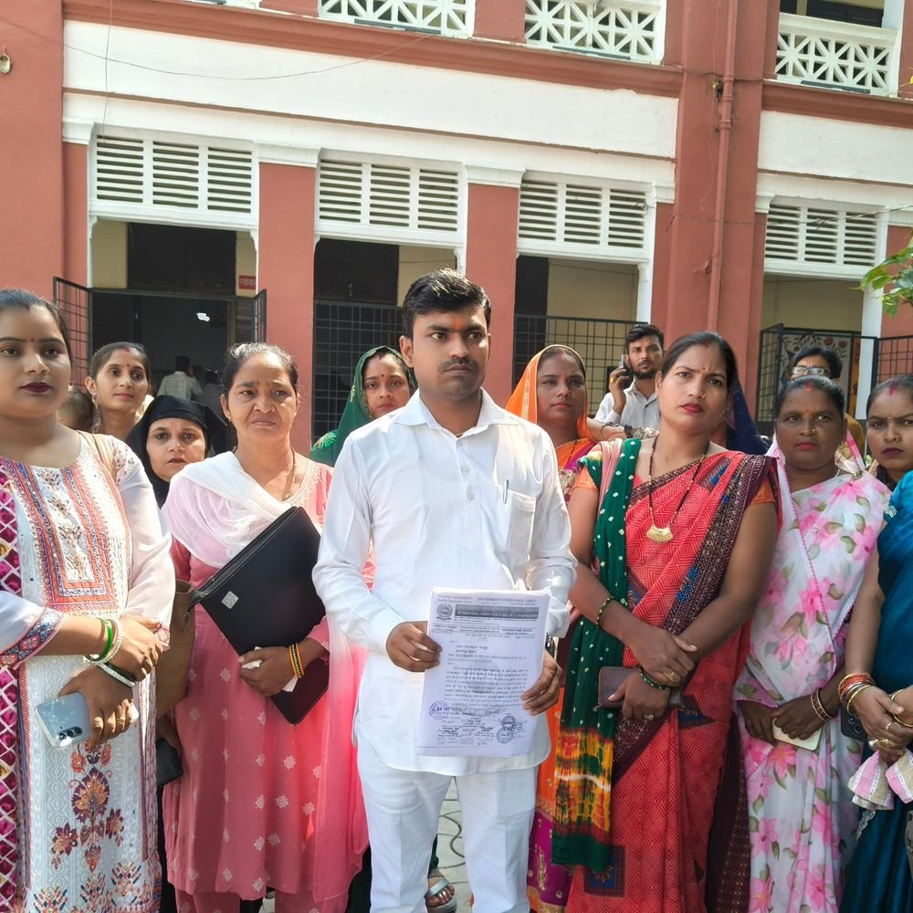 समूह सखियों ने 20-हजार रुपए मासिक मानदेय की मांग उठाई:16 अक्टूबर से टाउन हॉल में धरना देने की तैयारी, प्रशासन से मांगी अनुमति