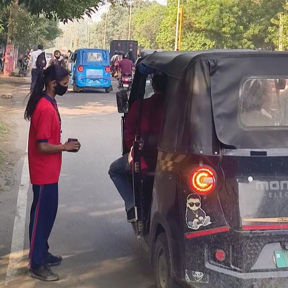गाजियाबाद में धूप खिलने पर मौसम साफ:दिन में 33 डिग्री सेल्सियस रहेगा तापमान, बारिश के बाद रात में सर्दी बढ़ी