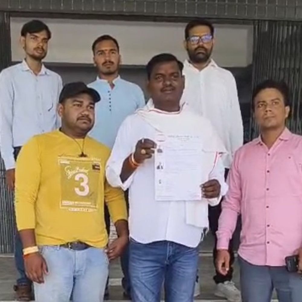 SC/ST एक्ट के दुरुपयोग पर राष्ट्रीय अधिकार मोर्चा का धरना:राष्ट्रपति को संबोधित ज्ञापन डीएम को सौंपा, निष्पक्ष जांच और सुधार की मांग