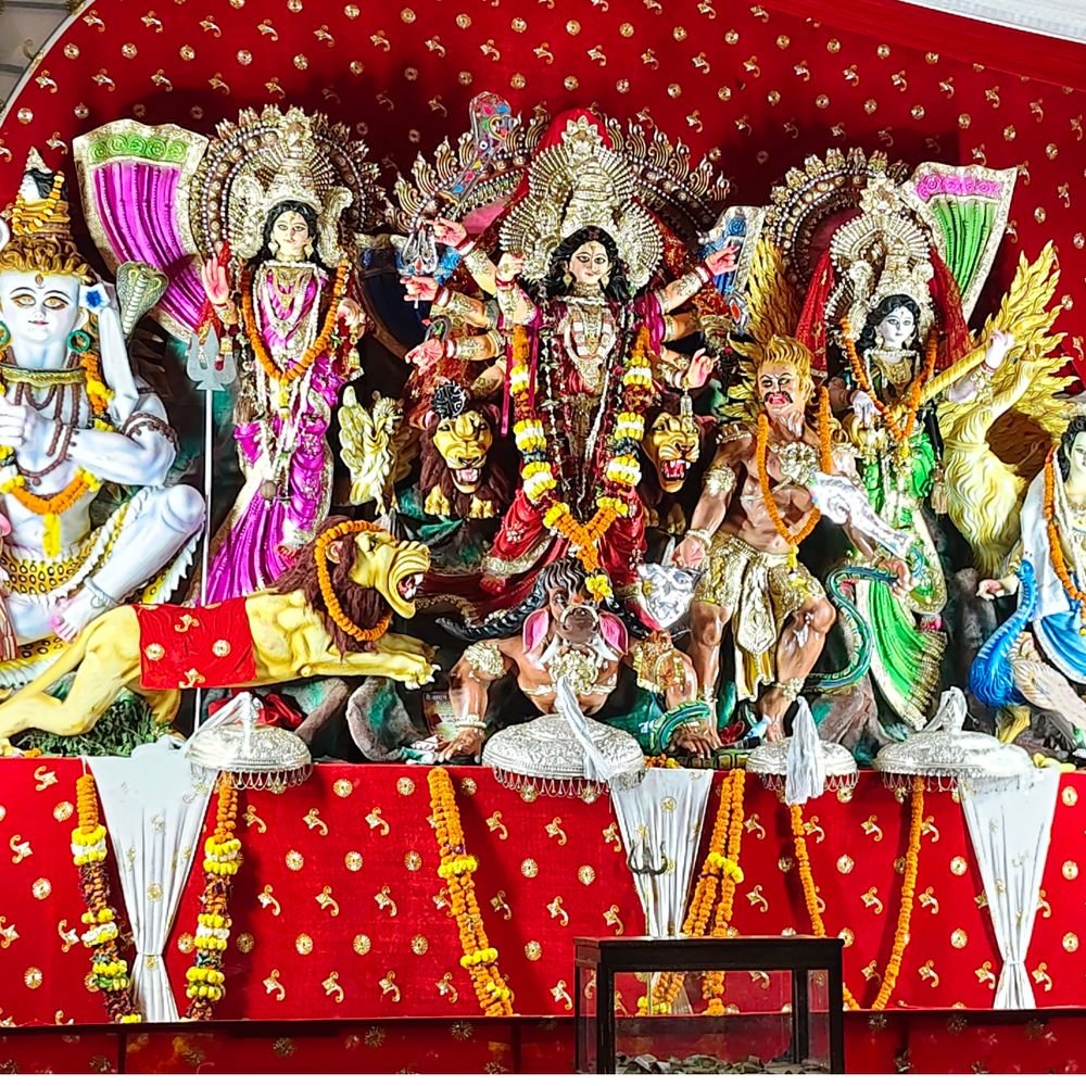 16 फीट के रावण दहन से शुरू होगा महोत्सव:सुल्तानपुर में 130 दुर्गा प्रतिमाएं स्थापित, 1959 में ठठेरी बाजार से शुरू हुई थी पूजा की परंपरा