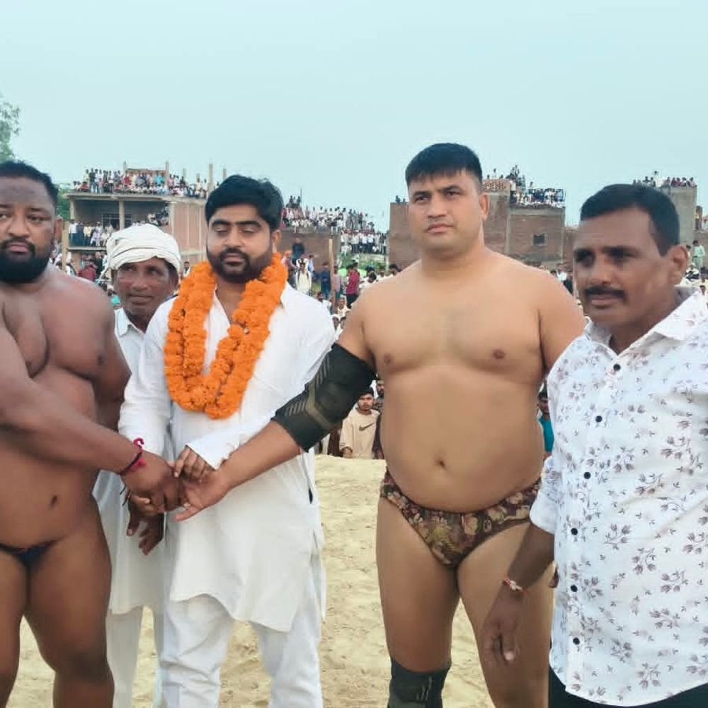 रसूलाबाद में 19वें विराट दंगल में उमड़ा जनसैलाब:ट्रैक्टर-ट्रॉली और ई-रिक्शा पर चढ़कर देखा दंगल, महिला पहलवानों ने भी दिखाया दम