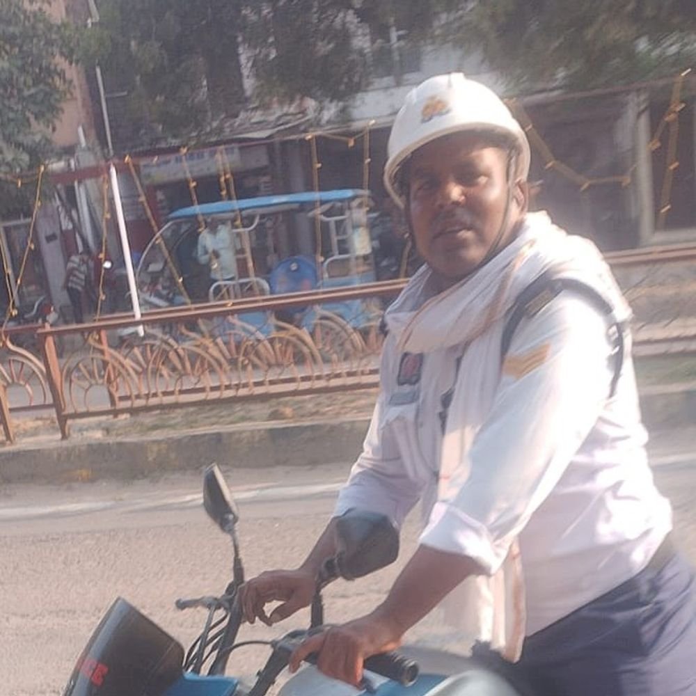 मिस्त्री ने इंतजार करने को कहा तो भड़का सिपाही, मारपीट:चित्रकूट में दुकानदार आमिर ने लगाए आरोप, SP ने जांच का भरोसा दिया