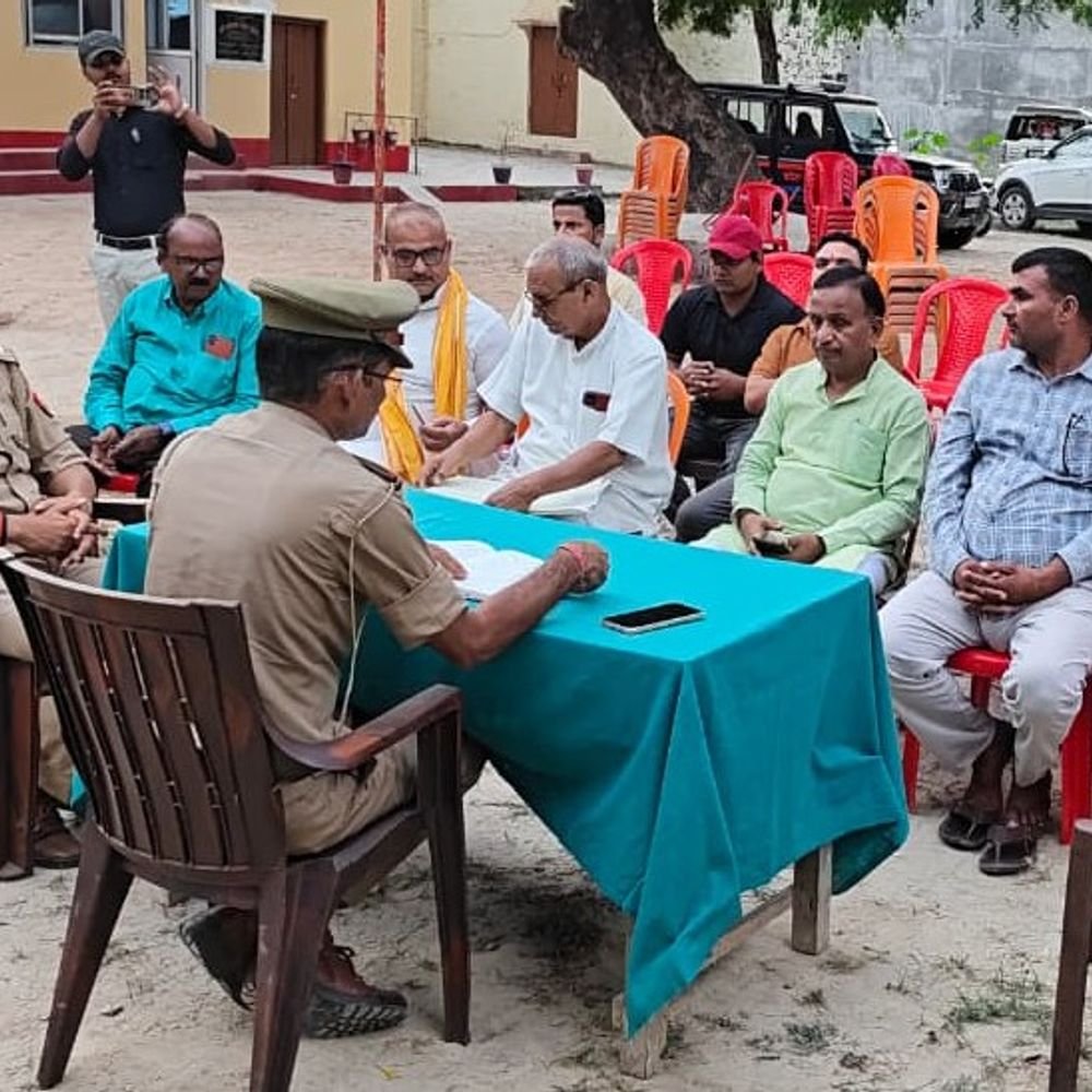 बलिया में पीस कमेटी की बैठक:दीपावली छठ पर्व शांतिपूर्ण संपन्न कराने, सौहार्द बनाए रखने पर चर्चा