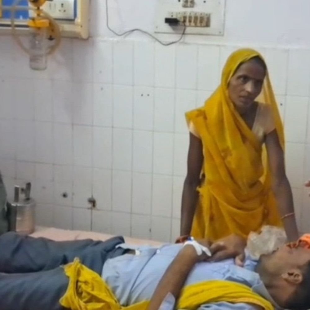 महोबा में बुखार का कहर: एक महीने में 10 मौतें:डेंगू के 22 मरीज; अस्पताल में 600 की ओपीडी, 170 संदिग्ध मरीजों के सैंपल जांच को भेजे