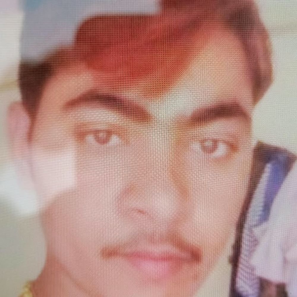 जमीन विवाद में 5वें दिन शव का अंतिम संस्कार:लखनऊ में चचेरे भाइयों ने चिता से लकड़ियां हटाईं, अधिकारियों के समझाने पर माने