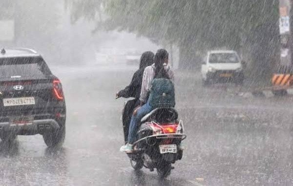 बिहार में बारिश से बढ़ी ठंड, कई जिलों में रेड अलर्ट जारी